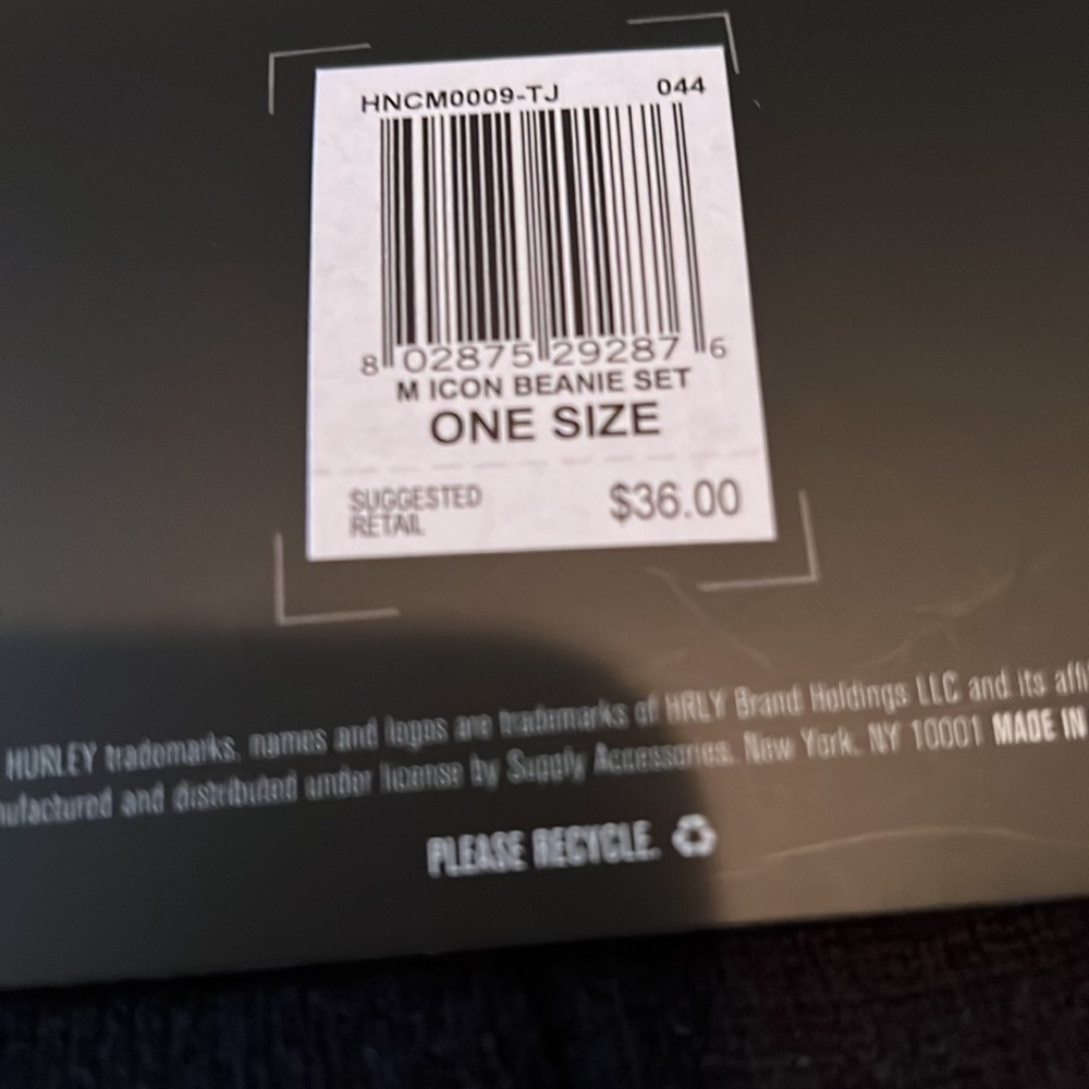 Hurley 2-Pack Beanie Set - Picture 3 of 3